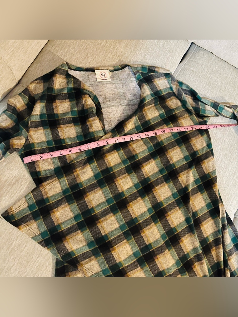 Oversized Plaid Cardigan - Picture 4 of 10